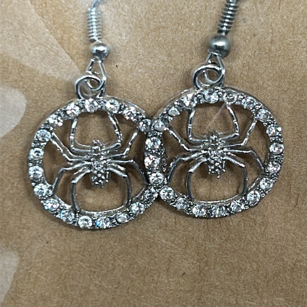 🔥🔥Adorable Spider earring dangle - Picture 2 of 2